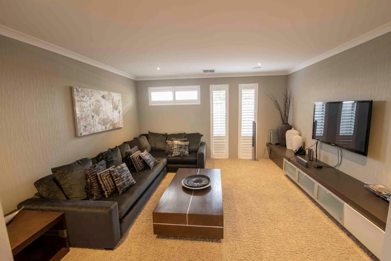 Magnificent Beach Retreat Jindalee Exterior photo